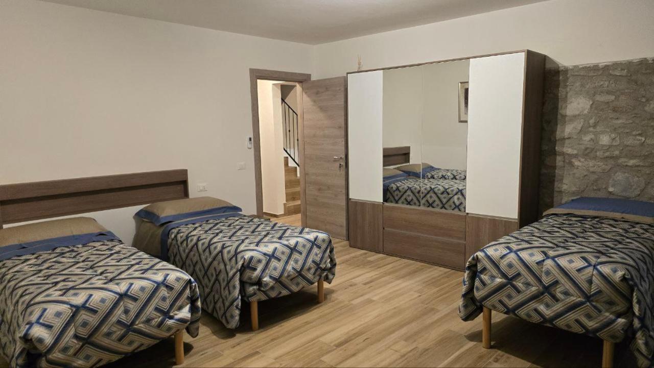 Ca Mandarein Bed and Breakfast Quattro Castella Esterno foto